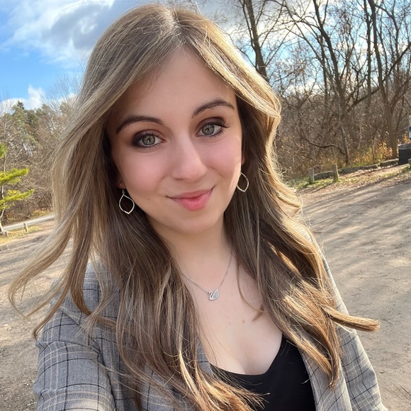 Meet your Posher, Amy - Picture 1 of 1